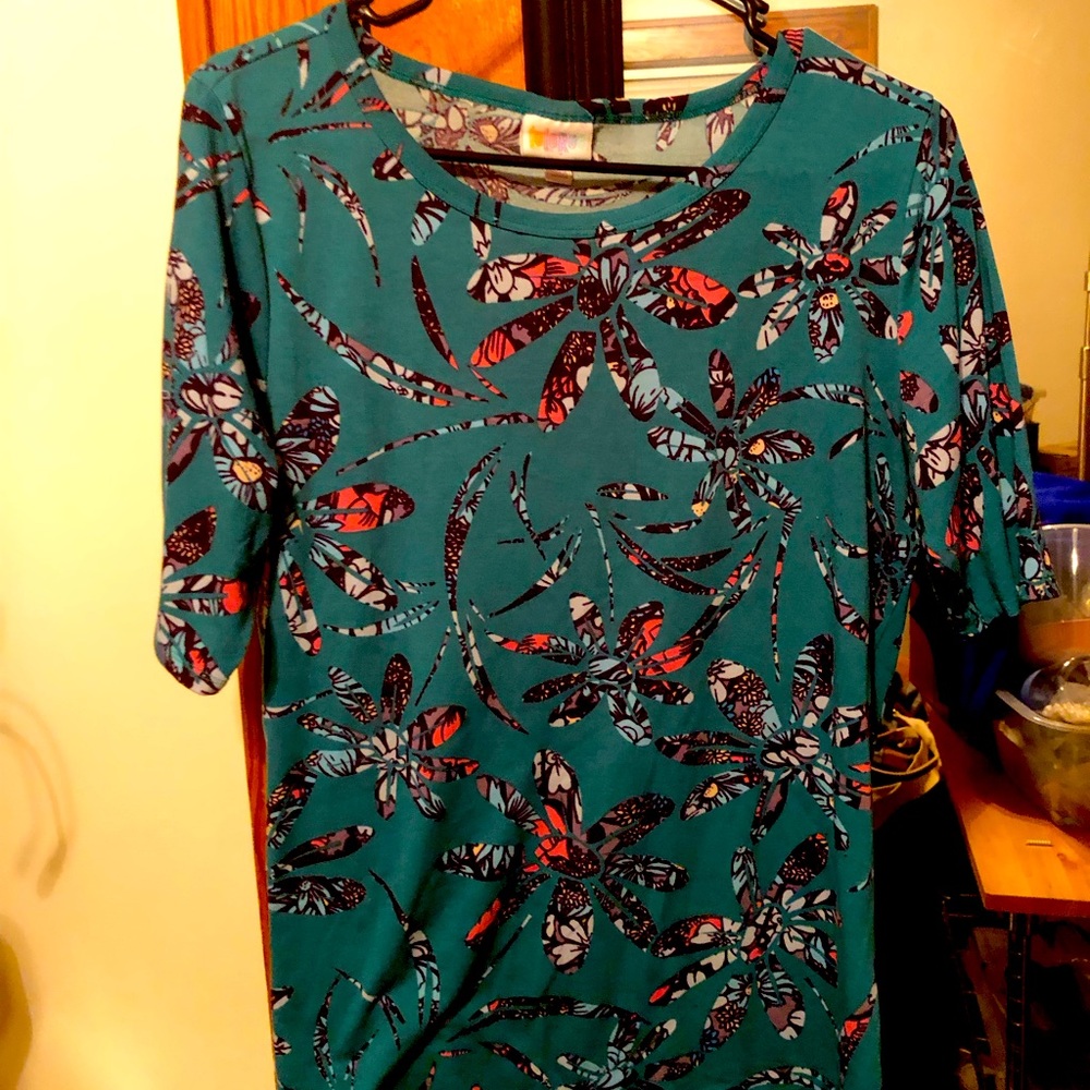 LULAROE- FREE SHIPPING. Fun pattern Lula roe. Looks and feels brand new.